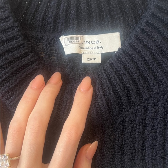 Designer VINCE Women's Sweater ($395 retail) size XS - Picture 4 of 7